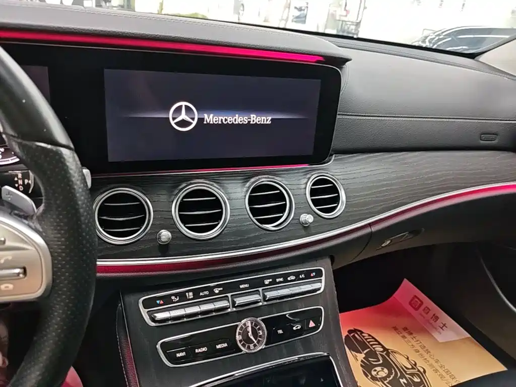 Mercedes-Benz E-Class — миниатюра 13