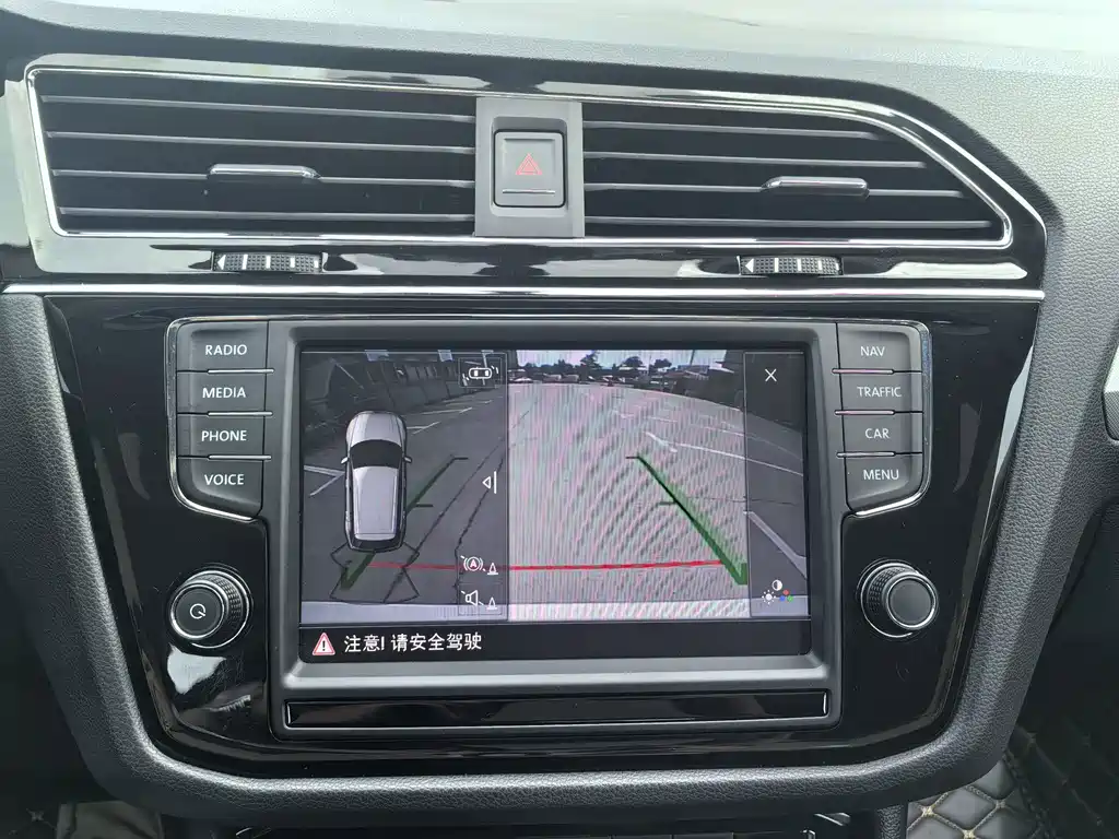 Volkswagen Tiguan L — миниатюра 20