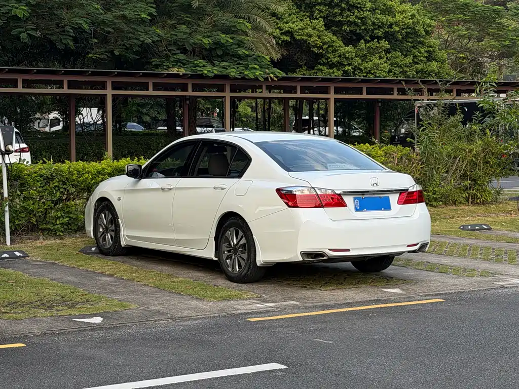 Honda Accord — миниатюра 7