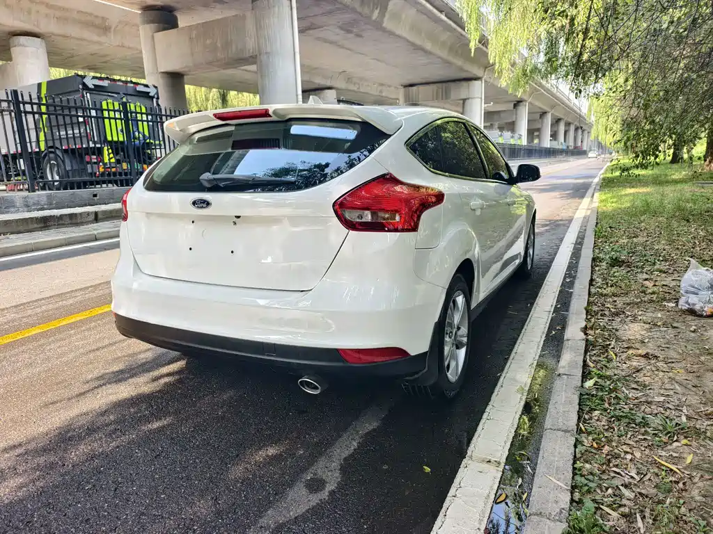 Ford Focus — миниатюра 5