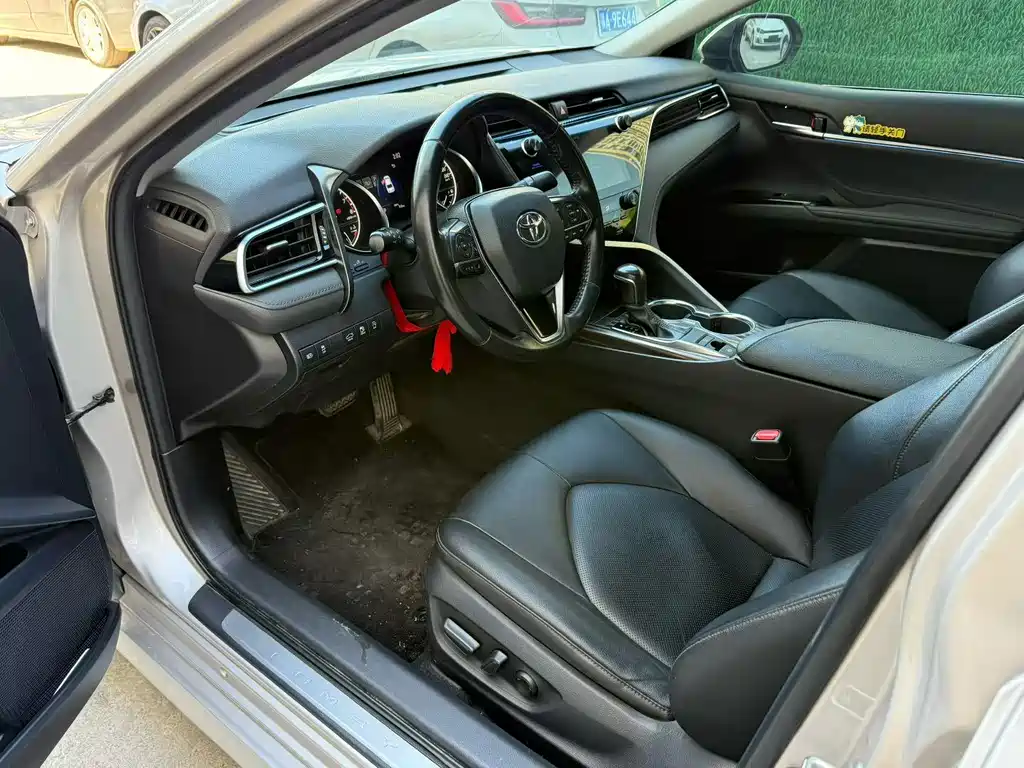Toyota Camry — миниатюра 13