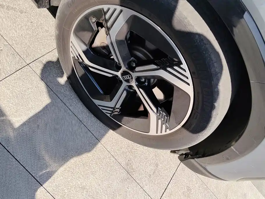 Audi Q4 e-tron — миниатюра 6
