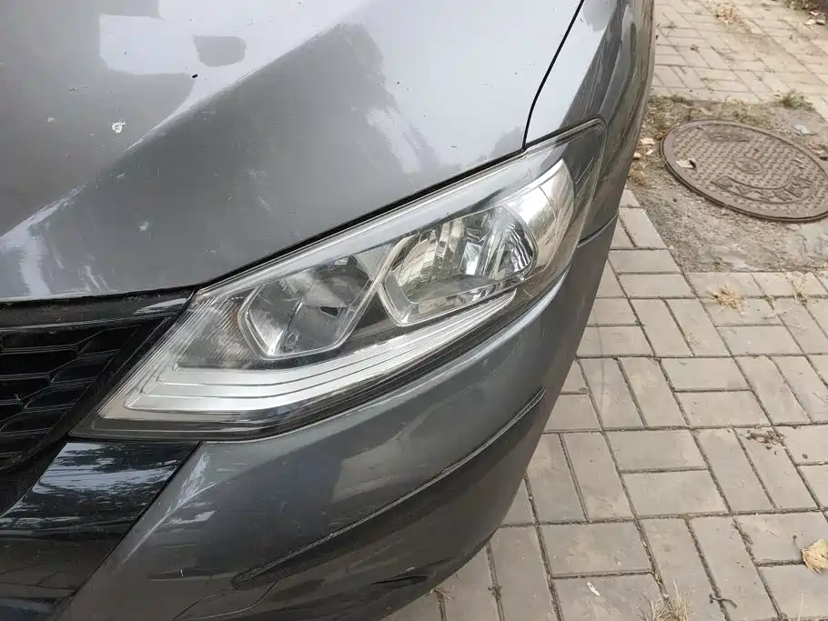 Nissan Tiida — миниатюра 5