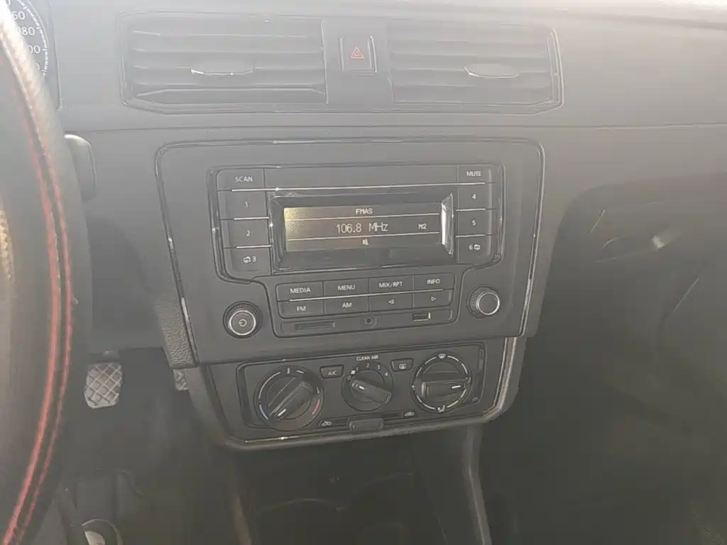 Volkswagen Santana — миниатюра 13