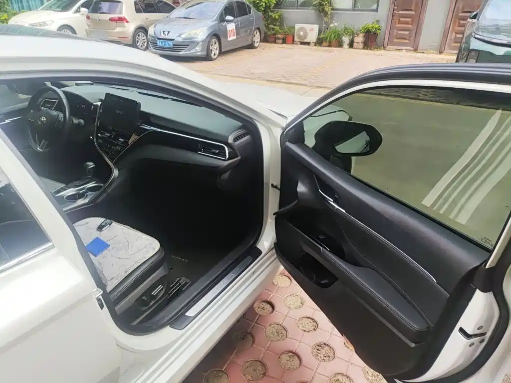 Toyota Camry — миниатюра 18