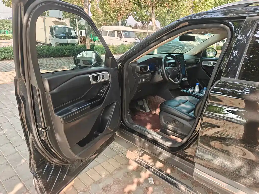 Ford Explorer — миниатюра 2