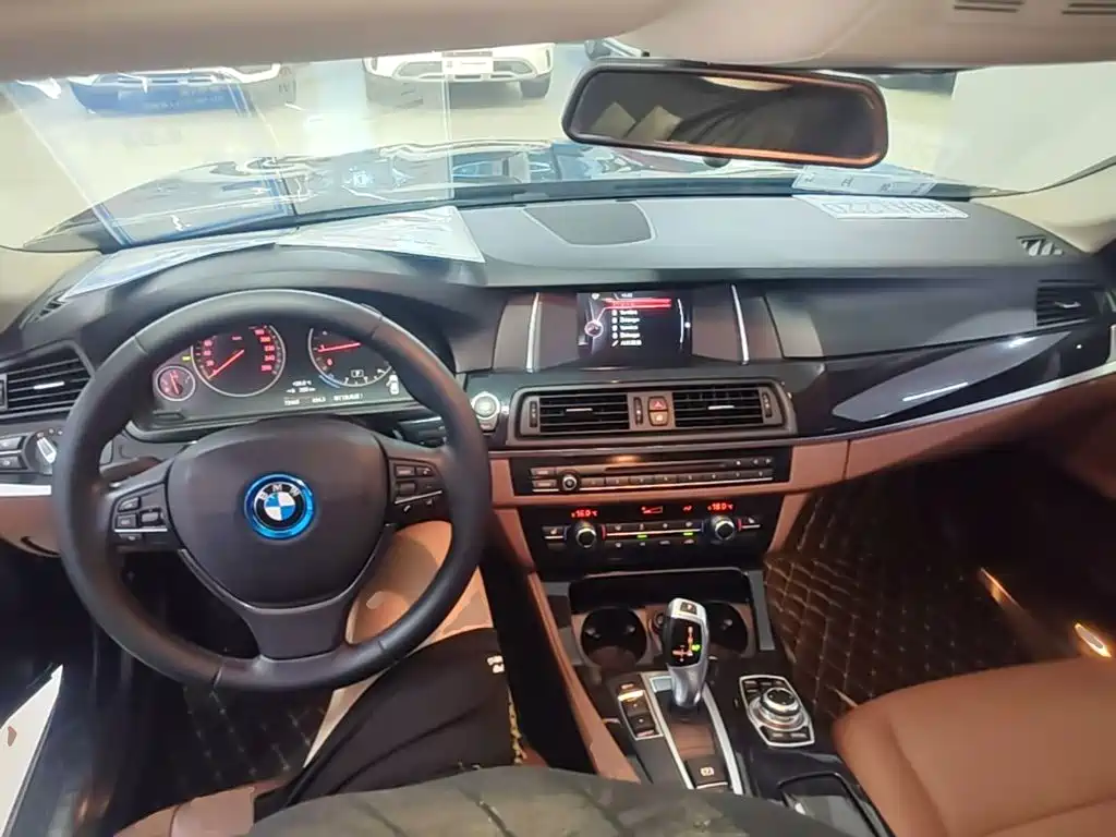 BMW 5 Series — миниатюра 10