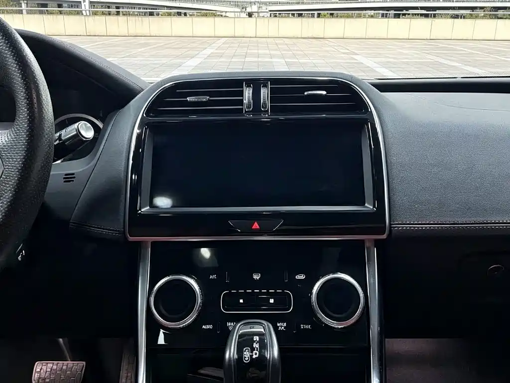 Jaguar XEL — миниатюра 6