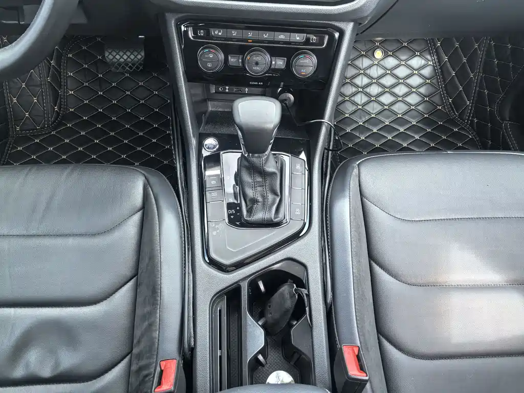 Volkswagen Tiguan L — миниатюра 23