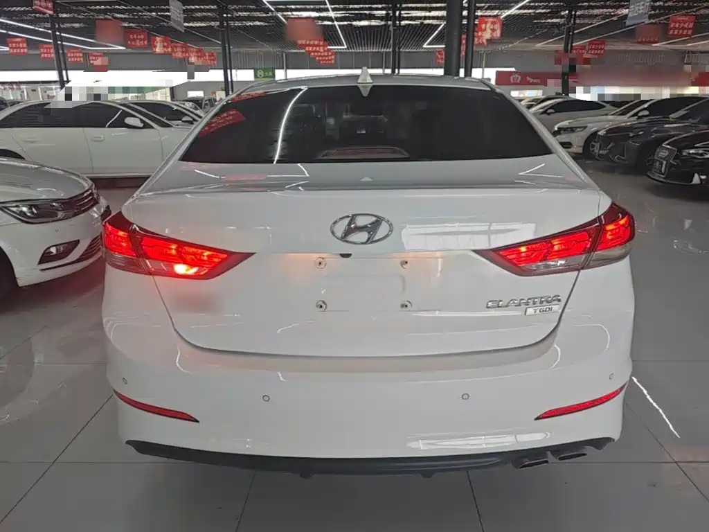 Hyundai Elantra — миниатюра 6