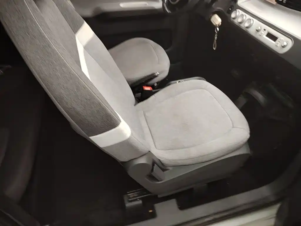 Wuling MINIEV — миниатюра 25