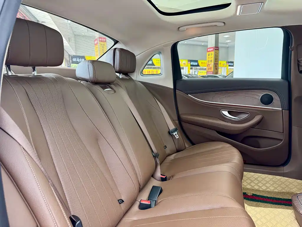 Mercedes-Benz E-Class — миниатюра 13
