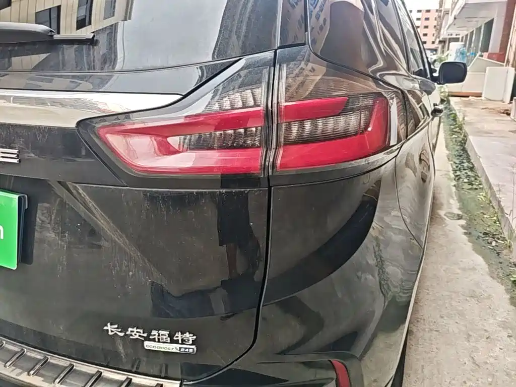 Ford Edge — миниатюра 8