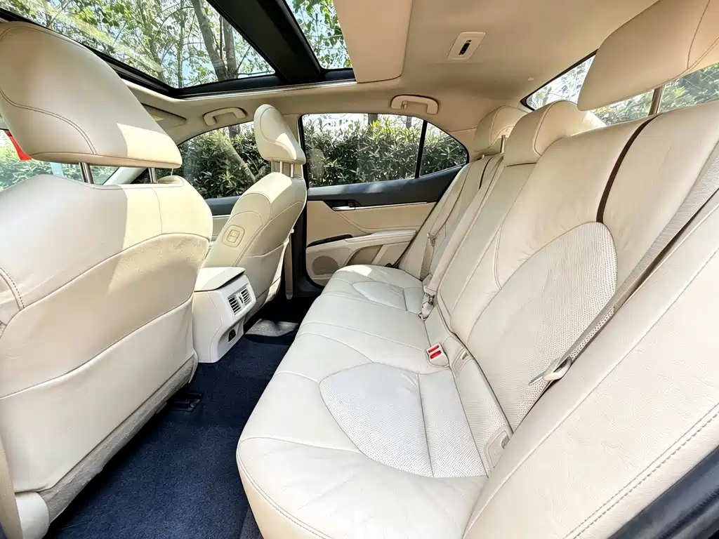 Toyota Camry — миниатюра 8