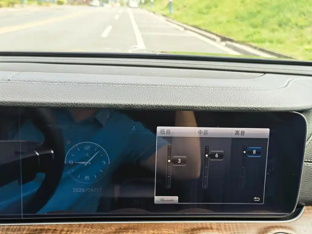 Mercedes-Benz E-Class — миниатюра 15