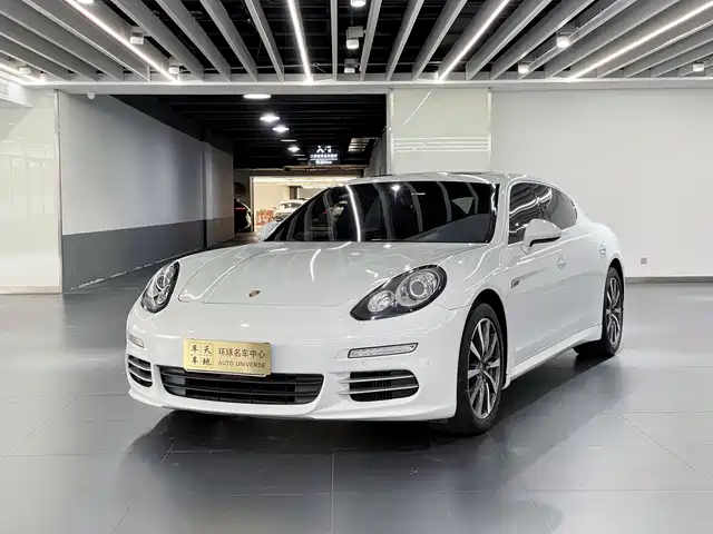 PORSCHE PANAMERA 2016