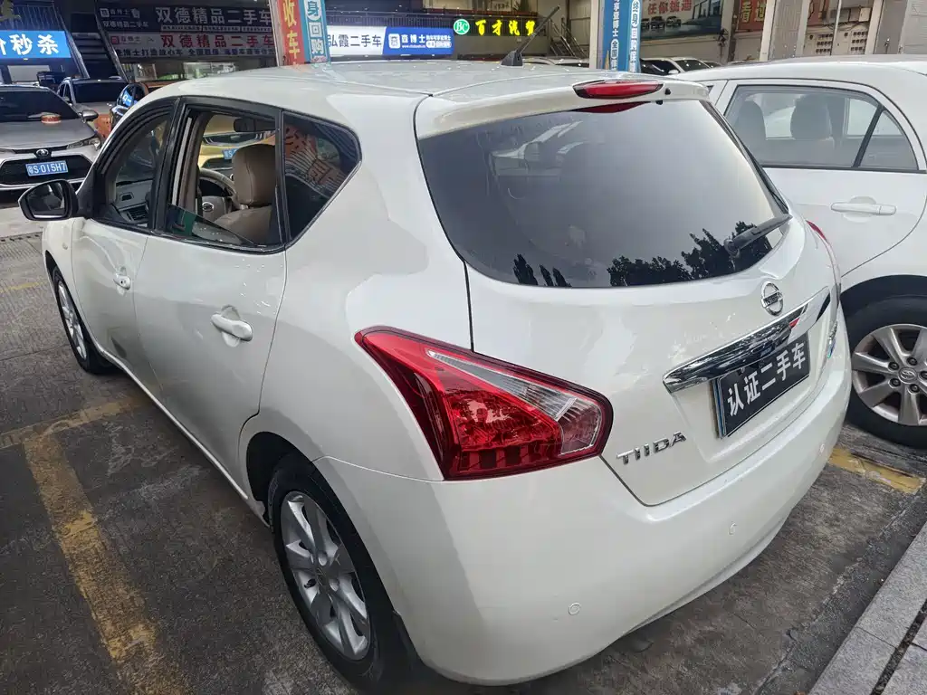 Nissan Tiida — миниатюра 7
