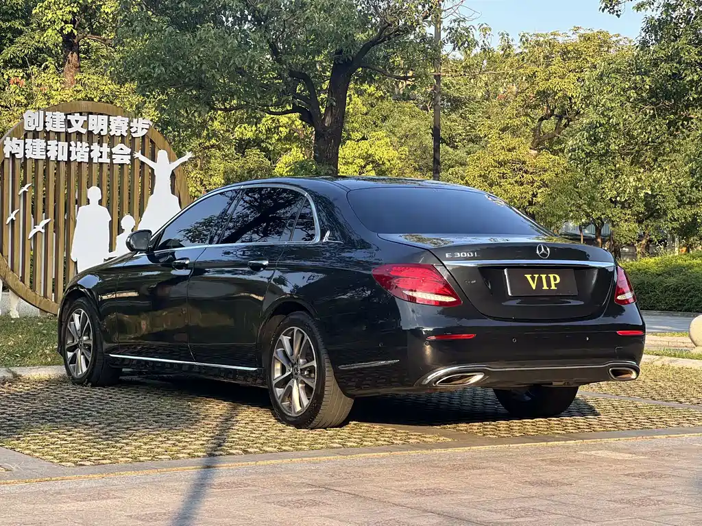 Mercedes-Benz E-Class — миниатюра 16