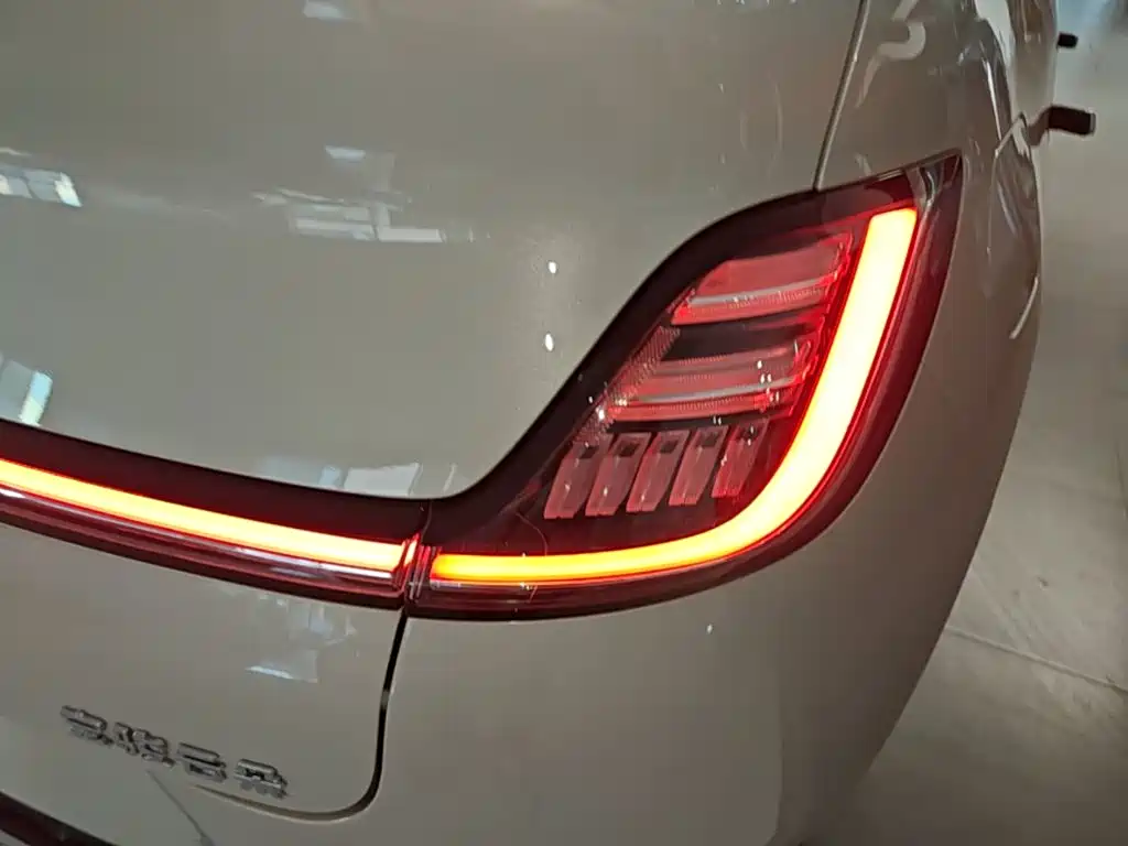 Baojun Yunduo — миниатюра 8