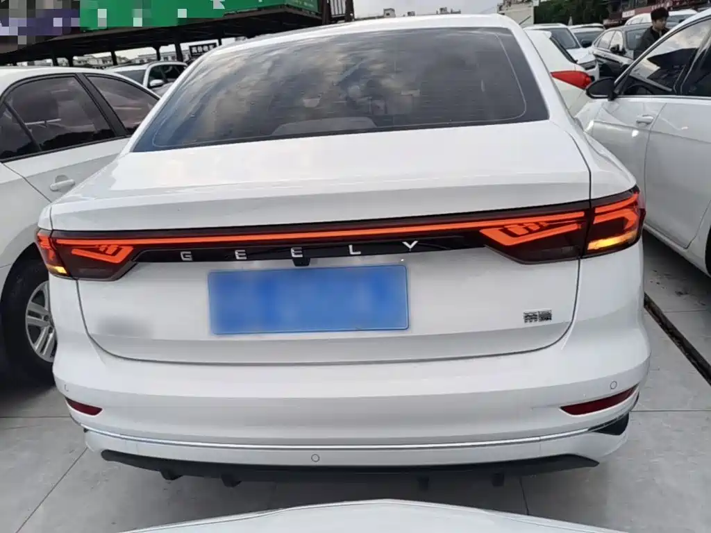 Geely Emgrand — миниатюра 6