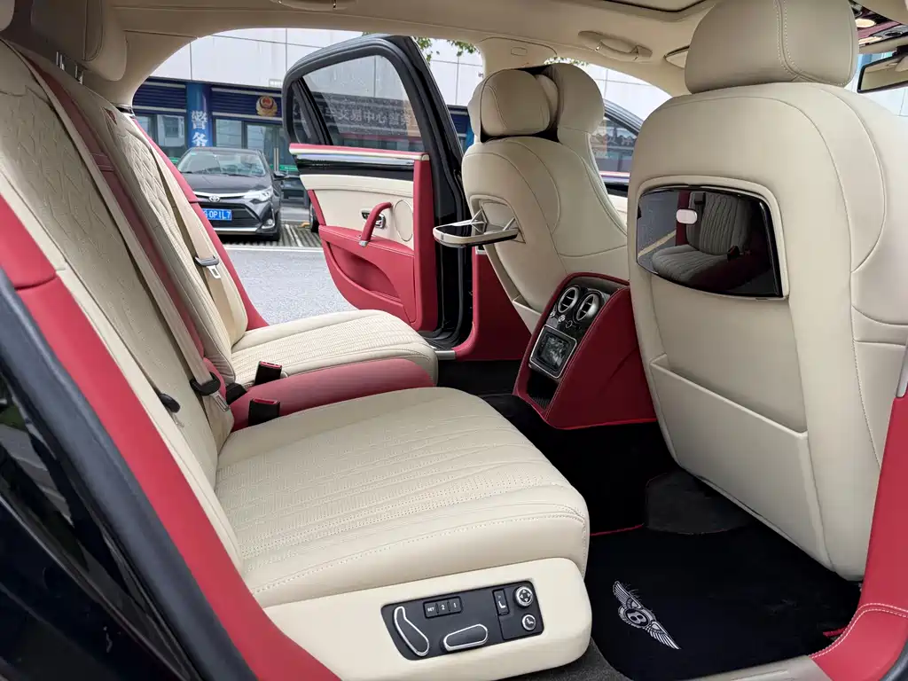 Bentley Flying Spur — миниатюра 15