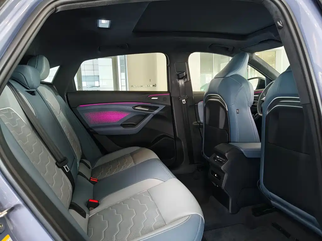 AUDI Q6L SPORTBACK E TRON