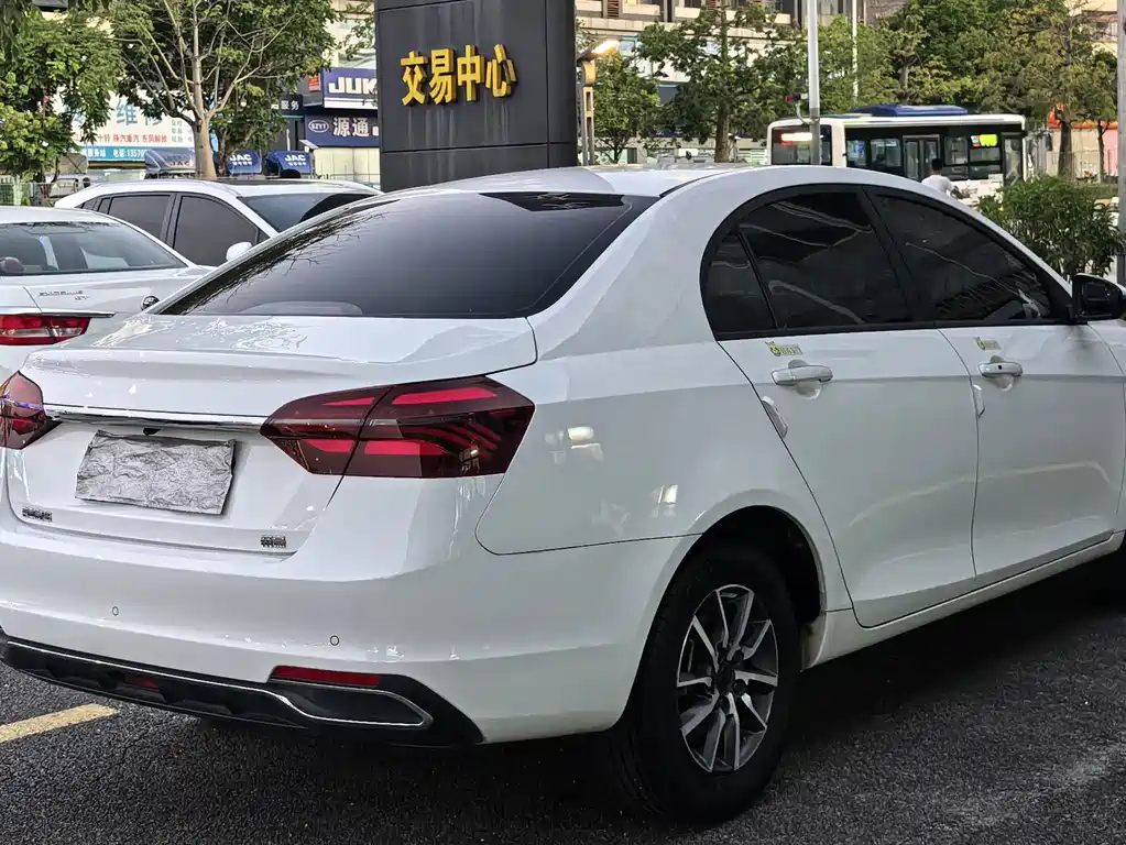 Geely Emgrand — миниатюра 9