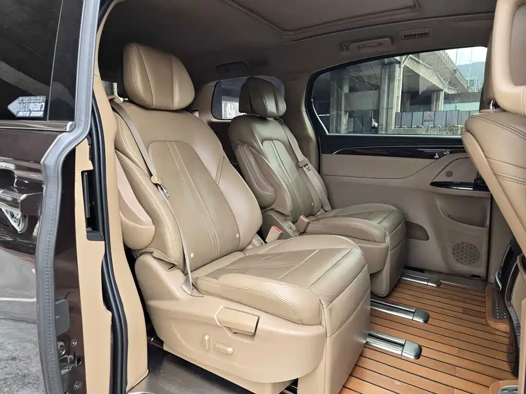 Buick GL8 — миниатюра 12