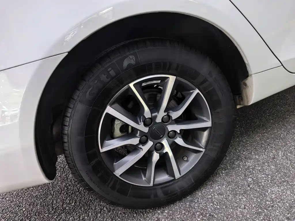 Geely Emgrand — миниатюра 14