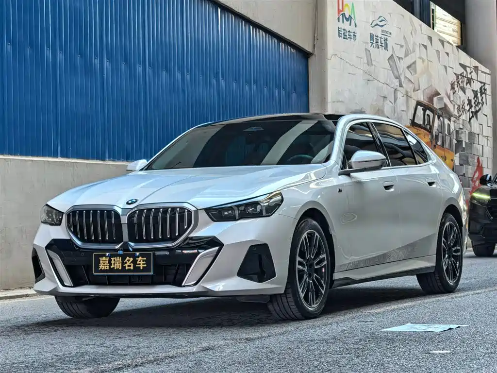 BMW 5 Series 2025
