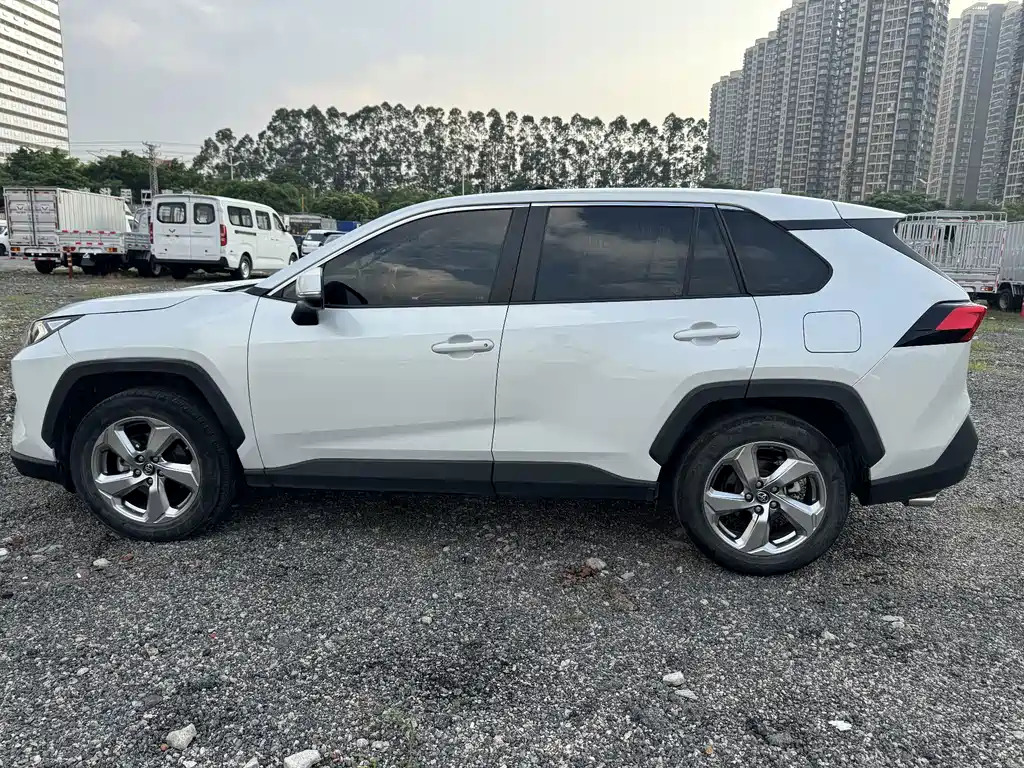 Toyota RAV4 — миниатюра 9