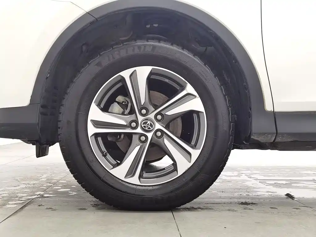 Toyota RAV4 — миниатюра 17