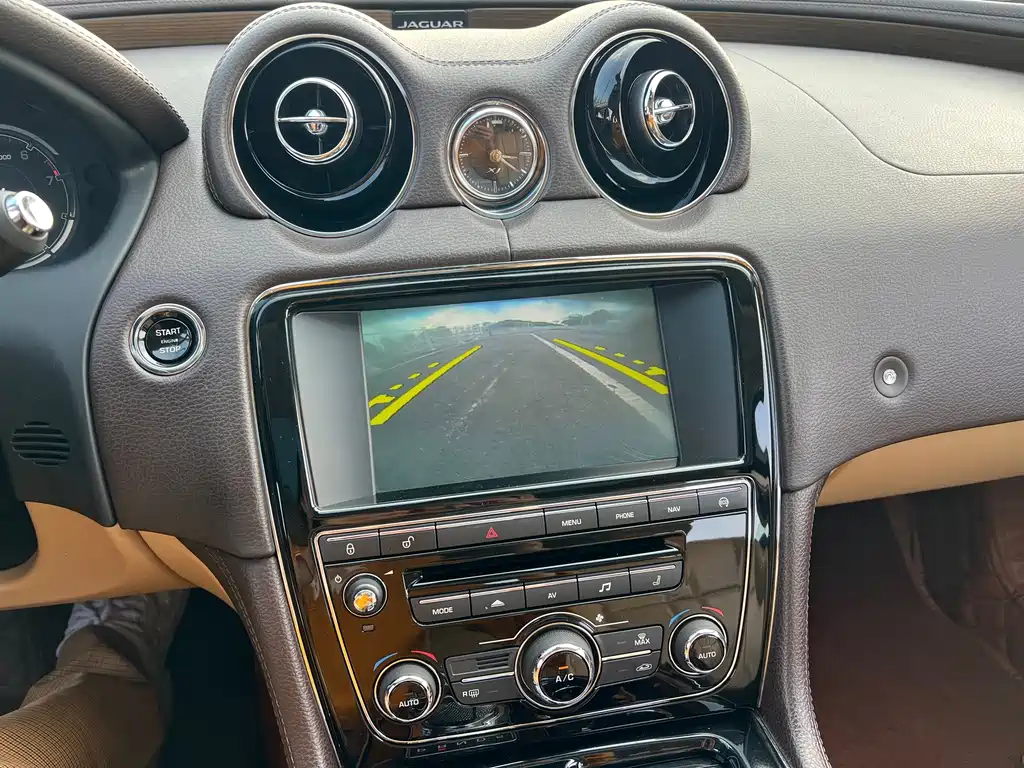 Jaguar XJ — миниатюра 4