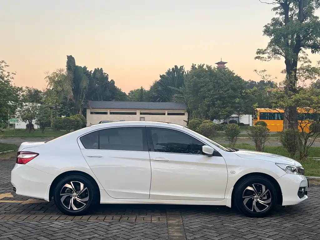 Honda Accord — миниатюра 4