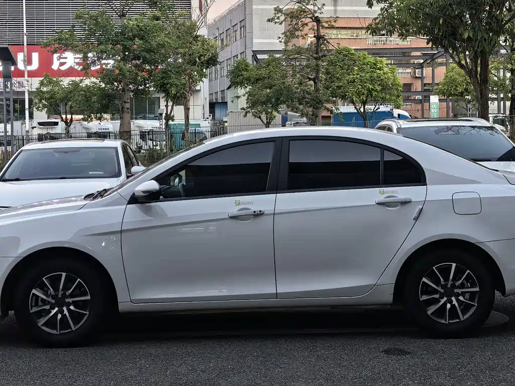 Geely Emgrand — миниатюра 8