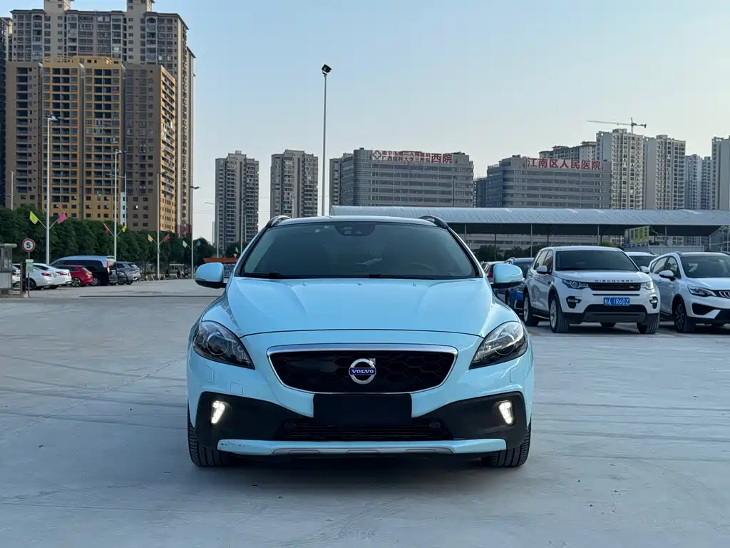 Volvo V40 — миниатюра 2