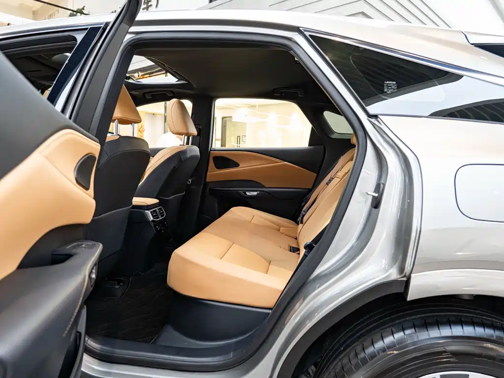 Lexus RX — миниатюра 10