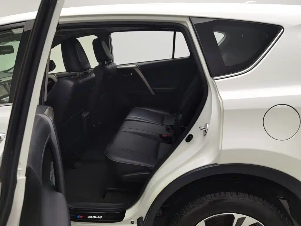 Toyota RAV4 — миниатюра 15