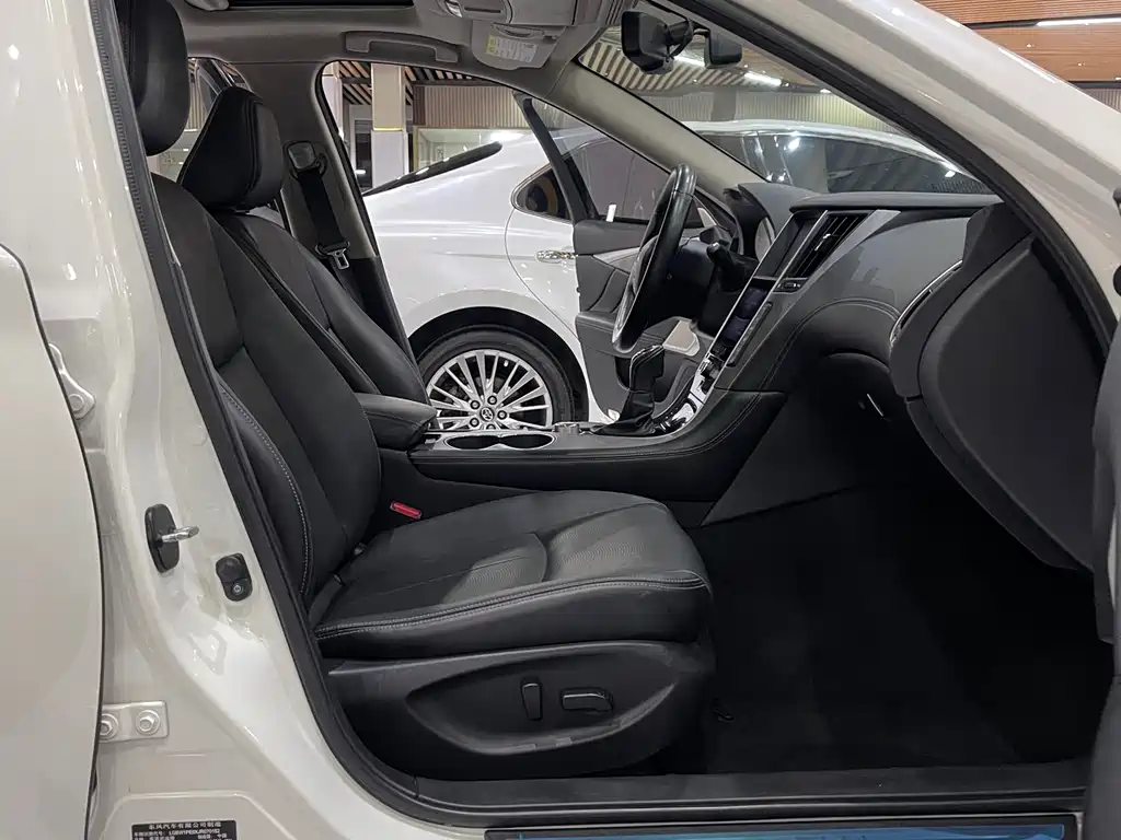 INFINITI Q50L