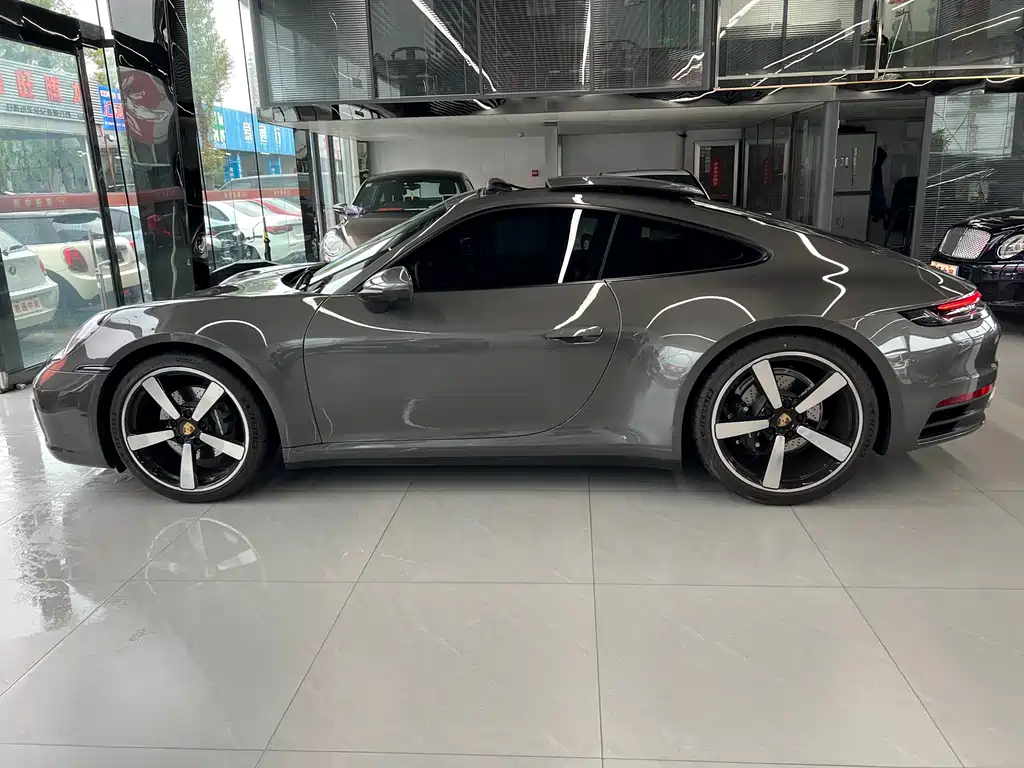 PORSCHE 911