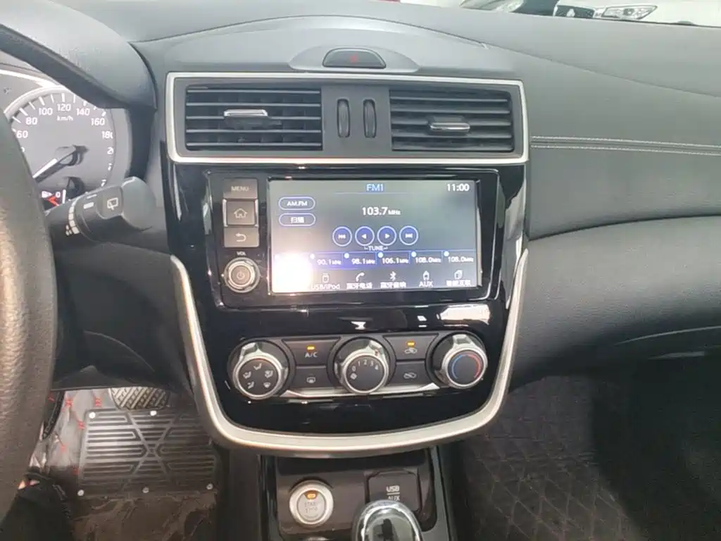 Nissan Tiida — миниатюра 13