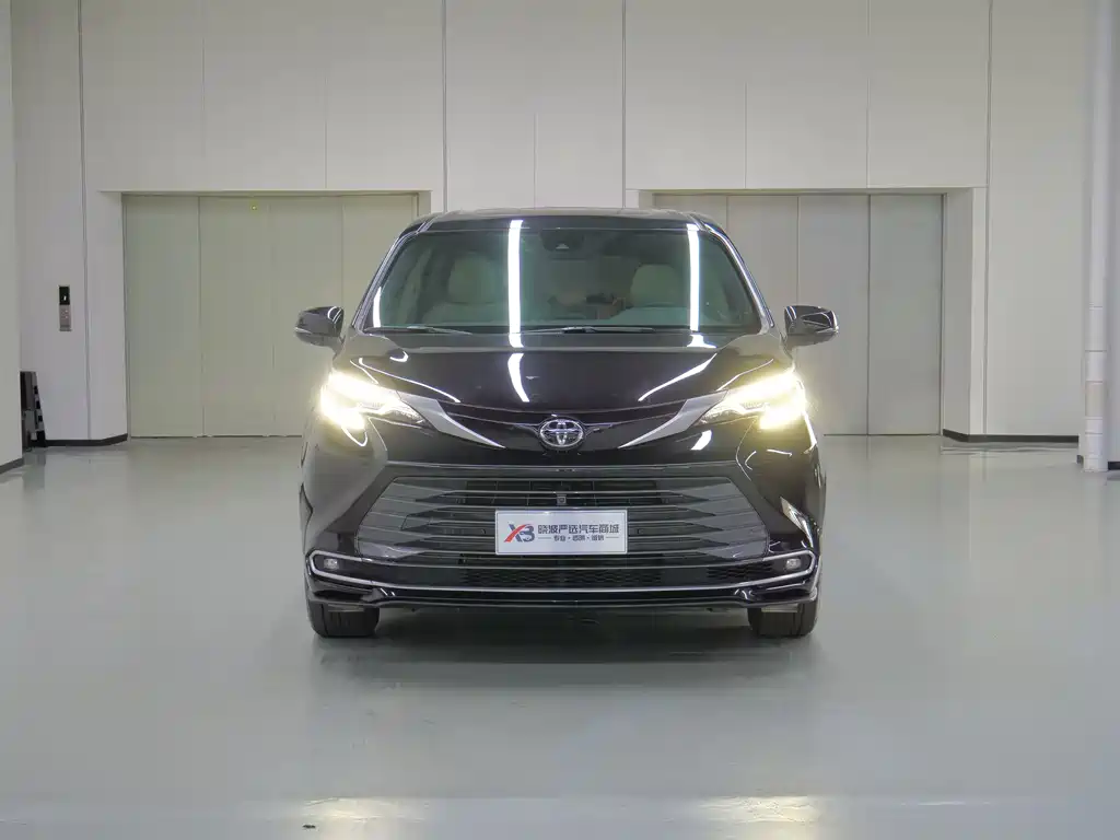 Toyota Sienna — миниатюра 2