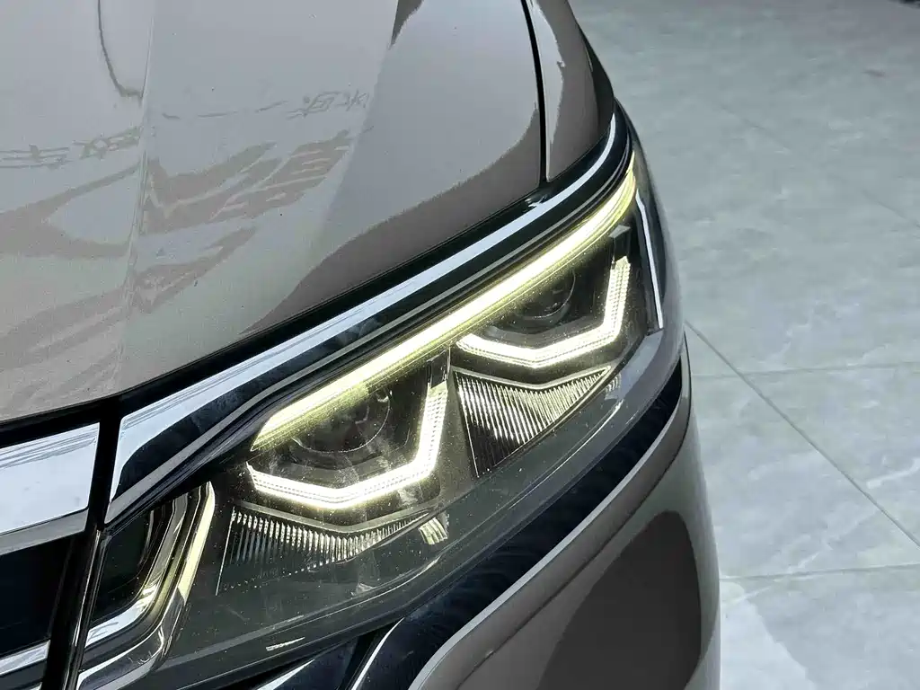 Volkswagen Viloran 2020 380TSI Luxury