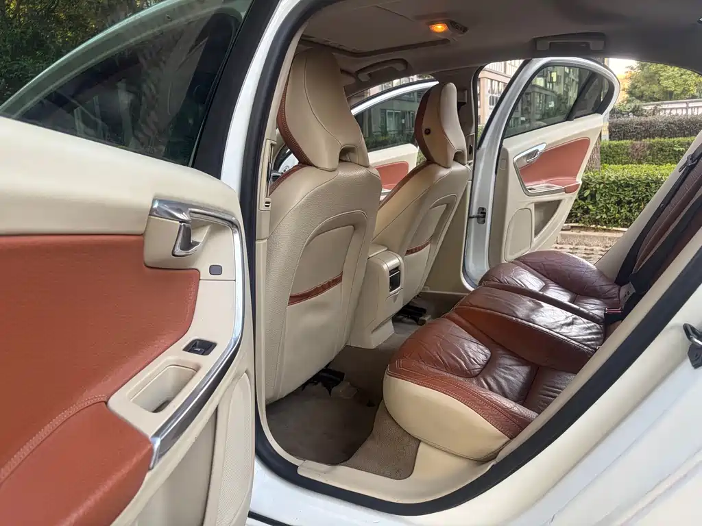 Volvo S60 (Import) — миниатюра 15