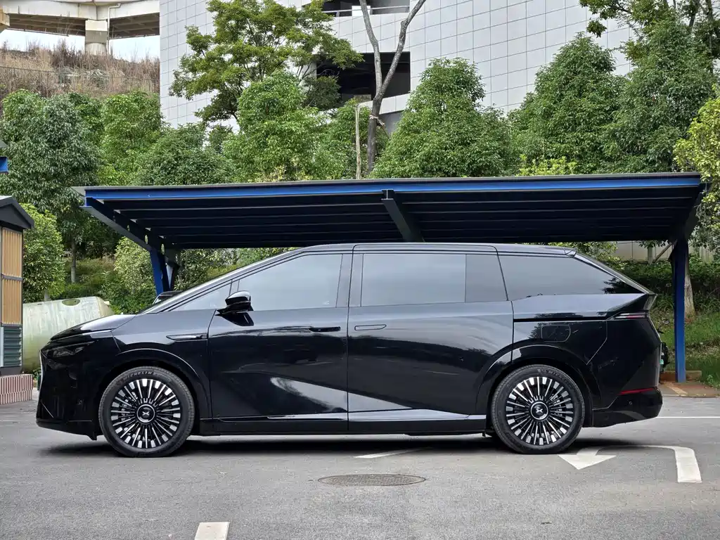 XPeng X9 - фото 4