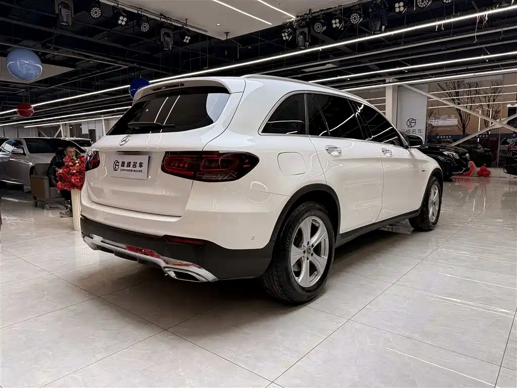 MERCEDES-BENZ GLC