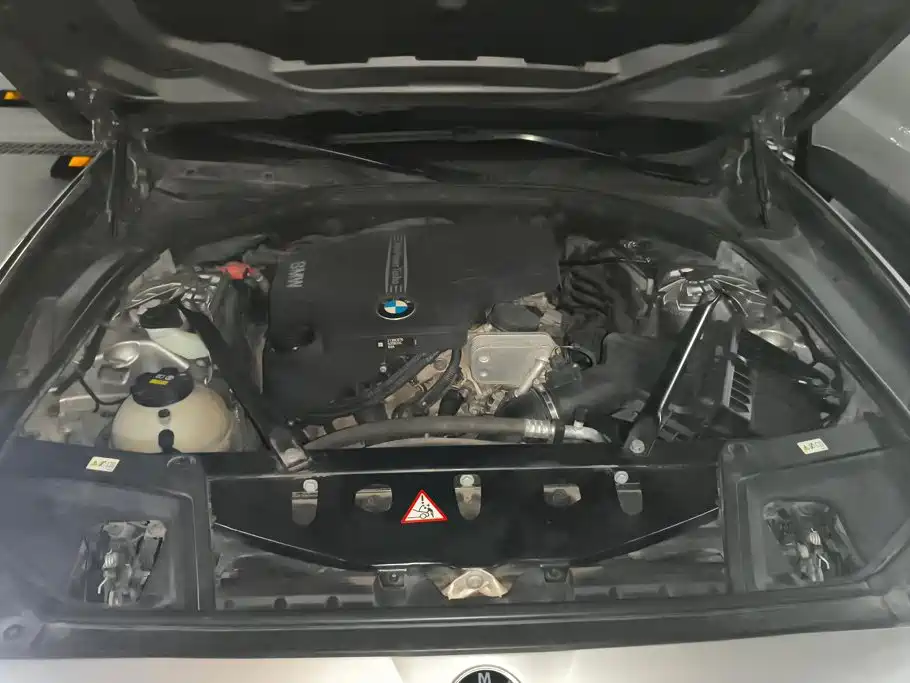 BMW 5 Series — миниатюра 10