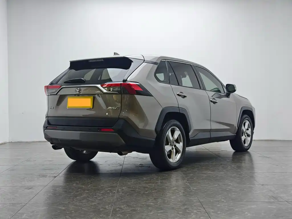 Toyota RAV4 — миниатюра 3