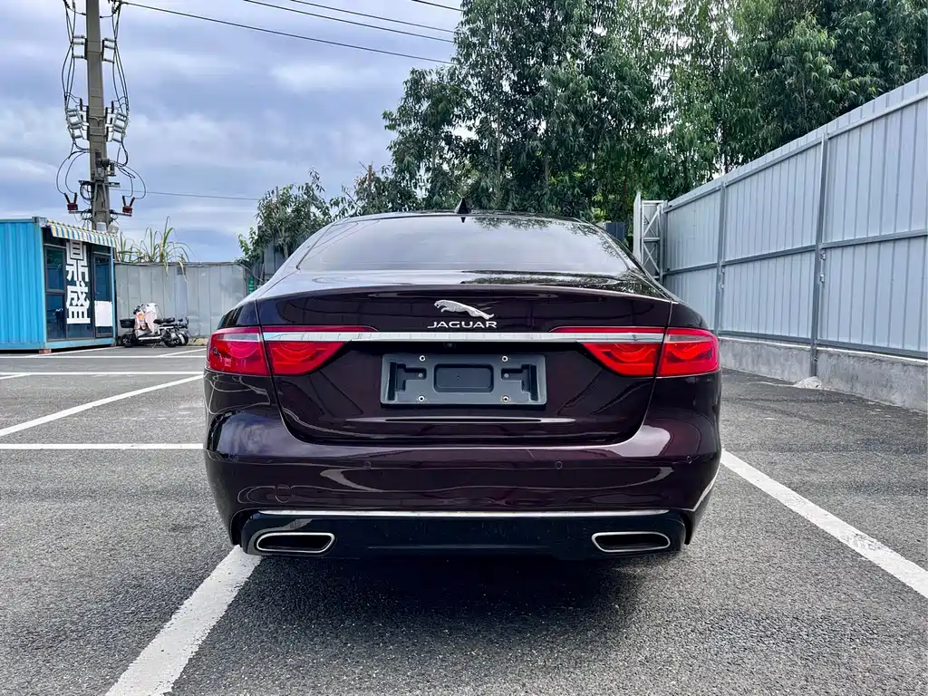 Jaguar XFL — миниатюра 5