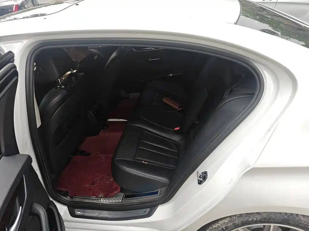 BMW 5 Series — миниатюра 14